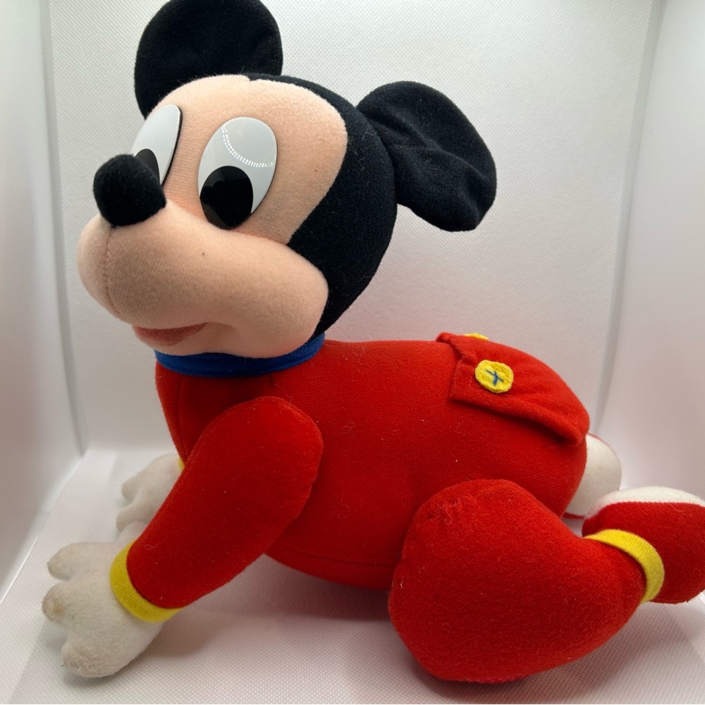 Vintage Disney Crawling Battery Operated Baby Mickey Mouse in PJs 1995 Toy Plush